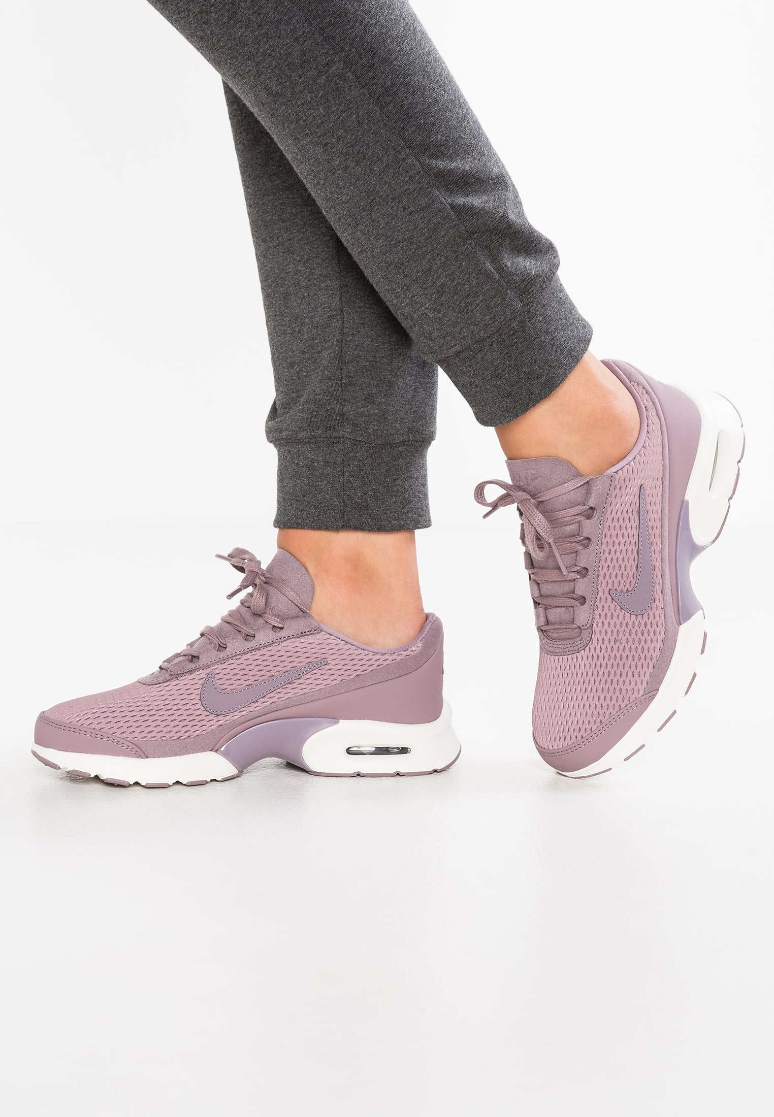 basket nike violette